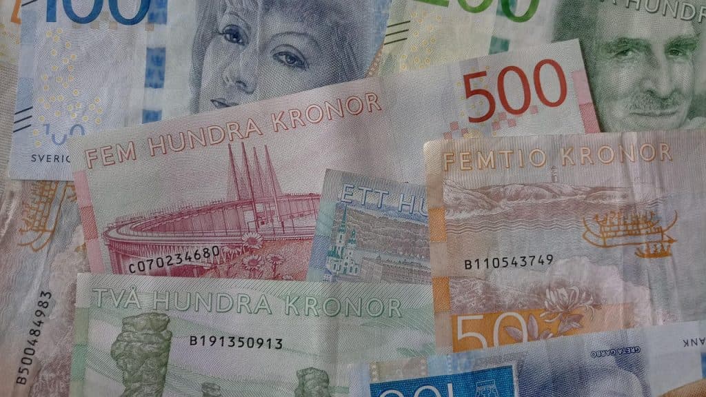 Svenska kronan faller mot dollarn – sämst i G10-valutor
