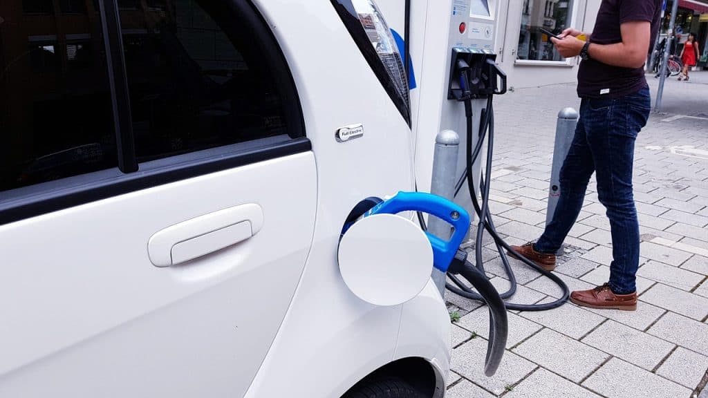 Laddstationer för elbilar – analys av driftsäkerhet och kostnader