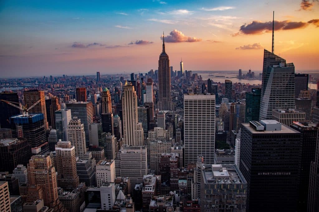 New York-börsen stänger svagt uppåt – Dow Jones når rekordnivå