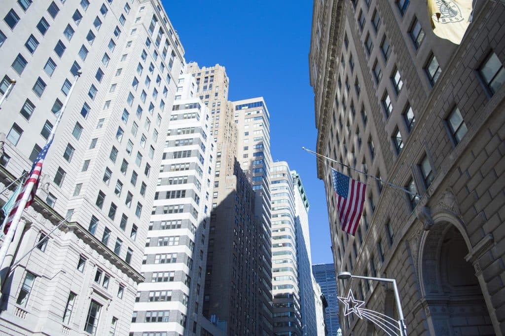 Wall Street stiger i öppning – AI-vinnare i topp